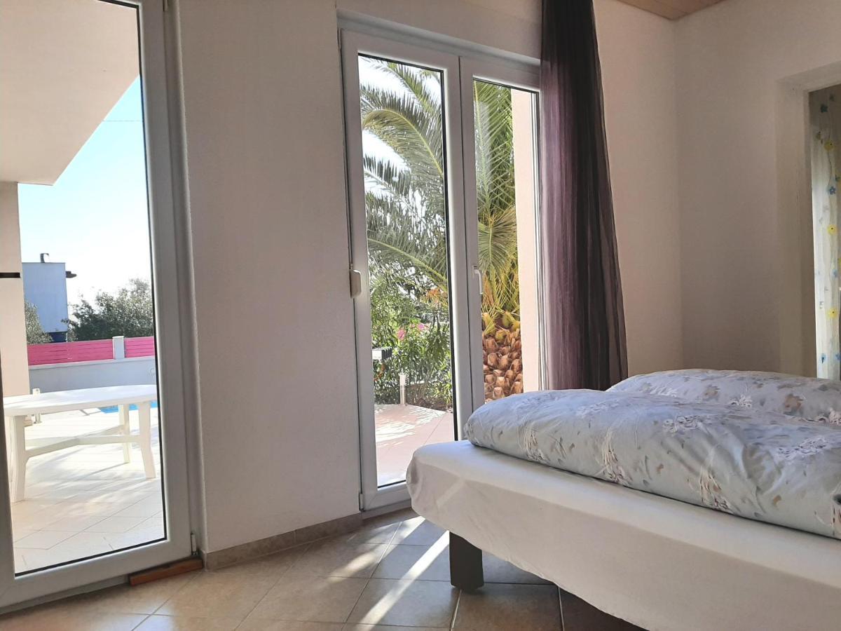 Helles Doppelzimmer Mit Bad, Terrasse Und Pool, Seperater Eingang, Liznjan, Istrien Ližnjan Exterior foto