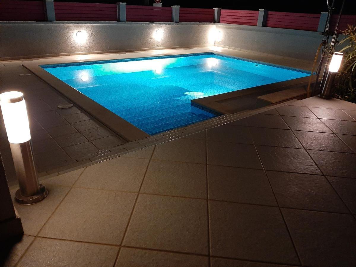 Helles Doppelzimmer Mit Bad, Terrasse Und Pool, Seperater Eingang, Liznjan, Istrien Ližnjan Exterior foto