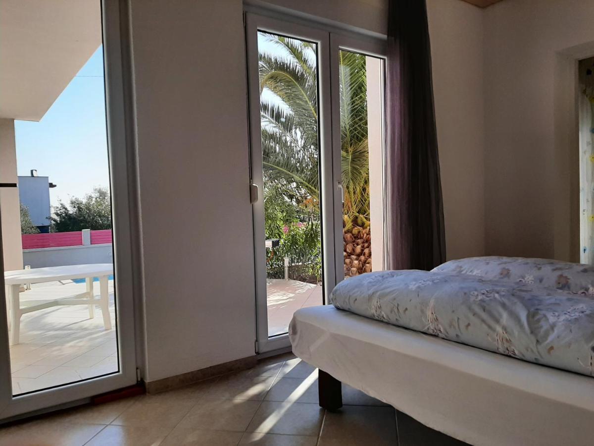 Helles Doppelzimmer Mit Bad, Terrasse Und Pool, Seperater Eingang, Liznjan, Istrien Ližnjan Exterior foto