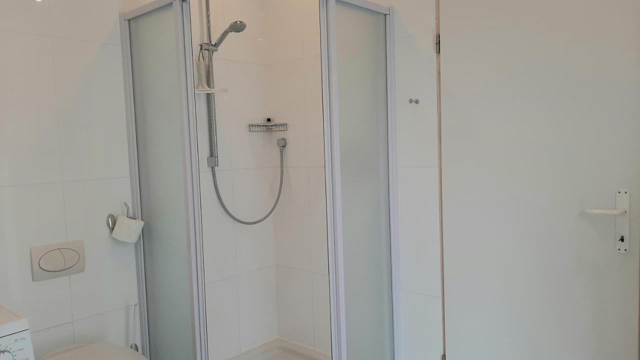 Helles Doppelzimmer Mit Bad, Terrasse Und Pool, Seperater Eingang, Liznjan, Istrien Ližnjan Exterior foto