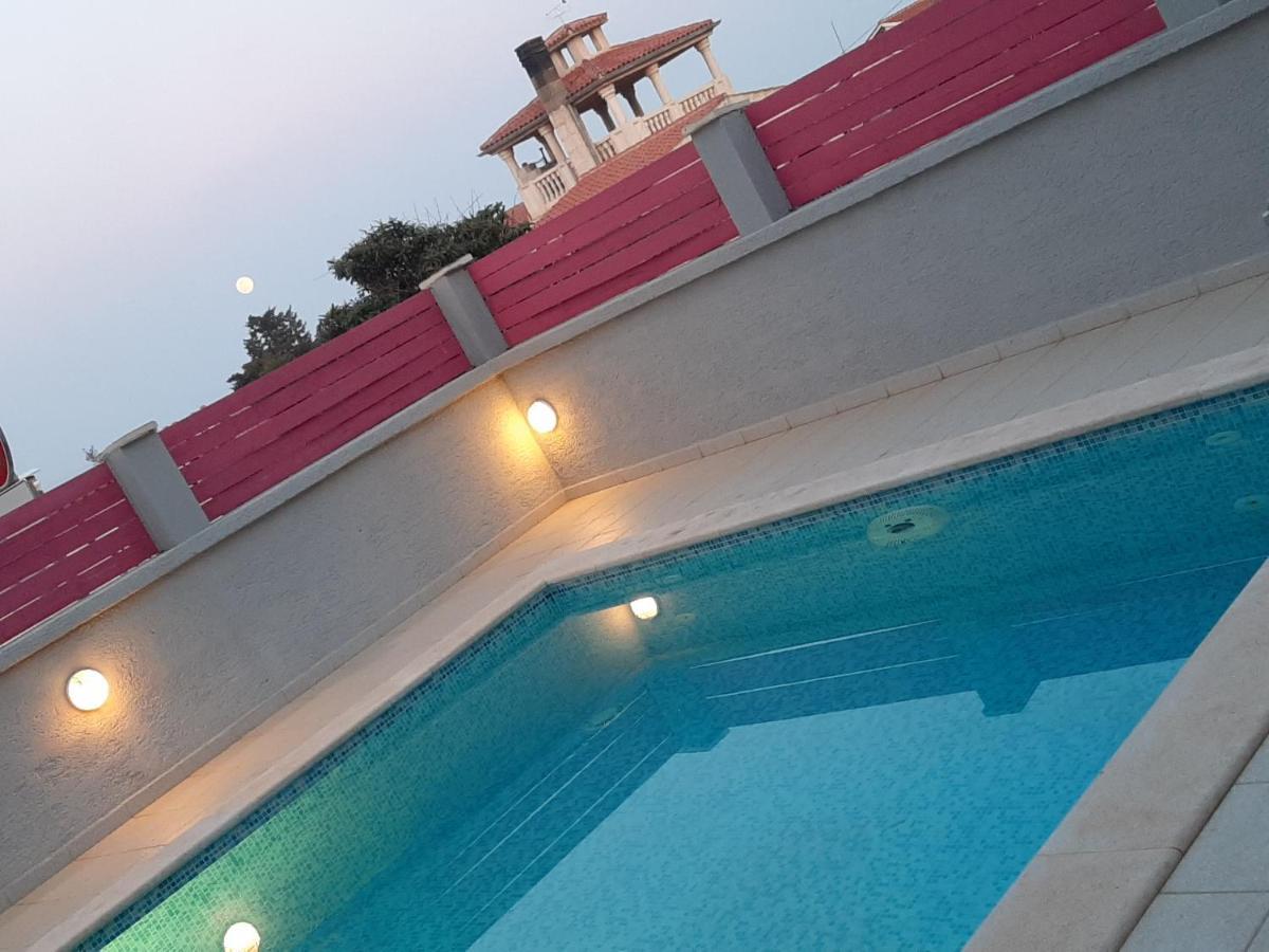 Helles Doppelzimmer Mit Bad, Terrasse Und Pool, Seperater Eingang, Liznjan, Istrien Ližnjan Exterior foto