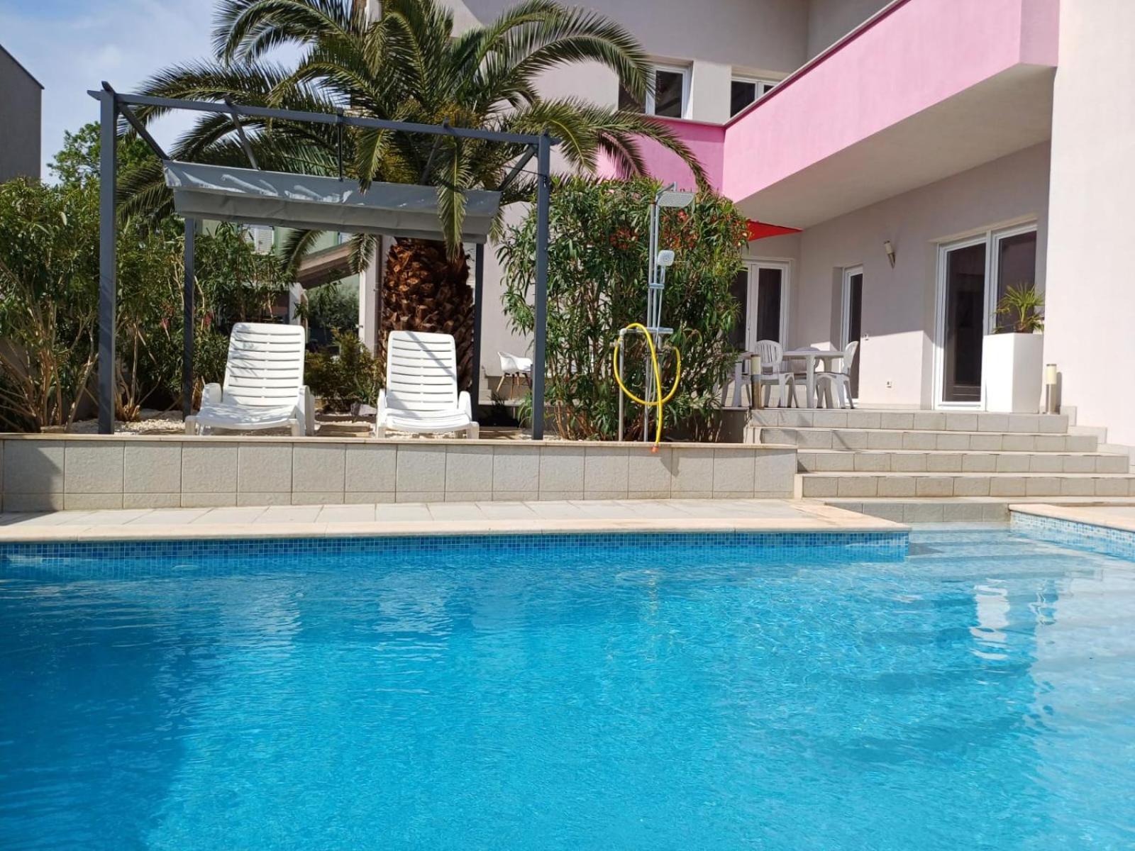 Helles Doppelzimmer Mit Bad, Terrasse Und Pool, Seperater Eingang, Liznjan, Istrien Ližnjan Exterior foto